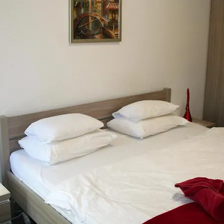 Napsugar Vendeghaz 4br * Balatonfured